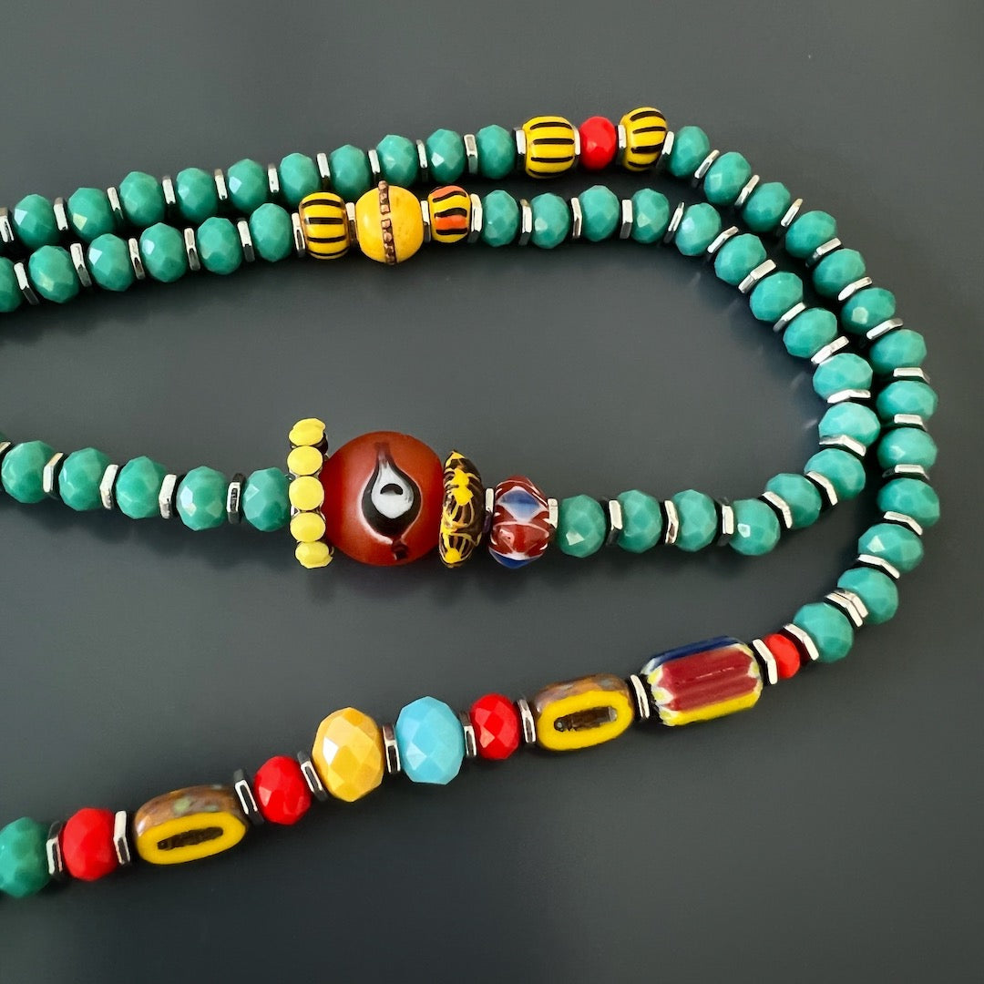 Embrace the positive vibes of the Summer Vibes Yogi Necklace&#39;s multicolored crystal beads.