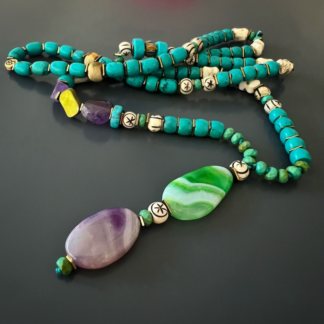 Express Your Individuality - The Turquoise Beaded Necklace Embodies the Beauty of Handcrafted Jewelry.