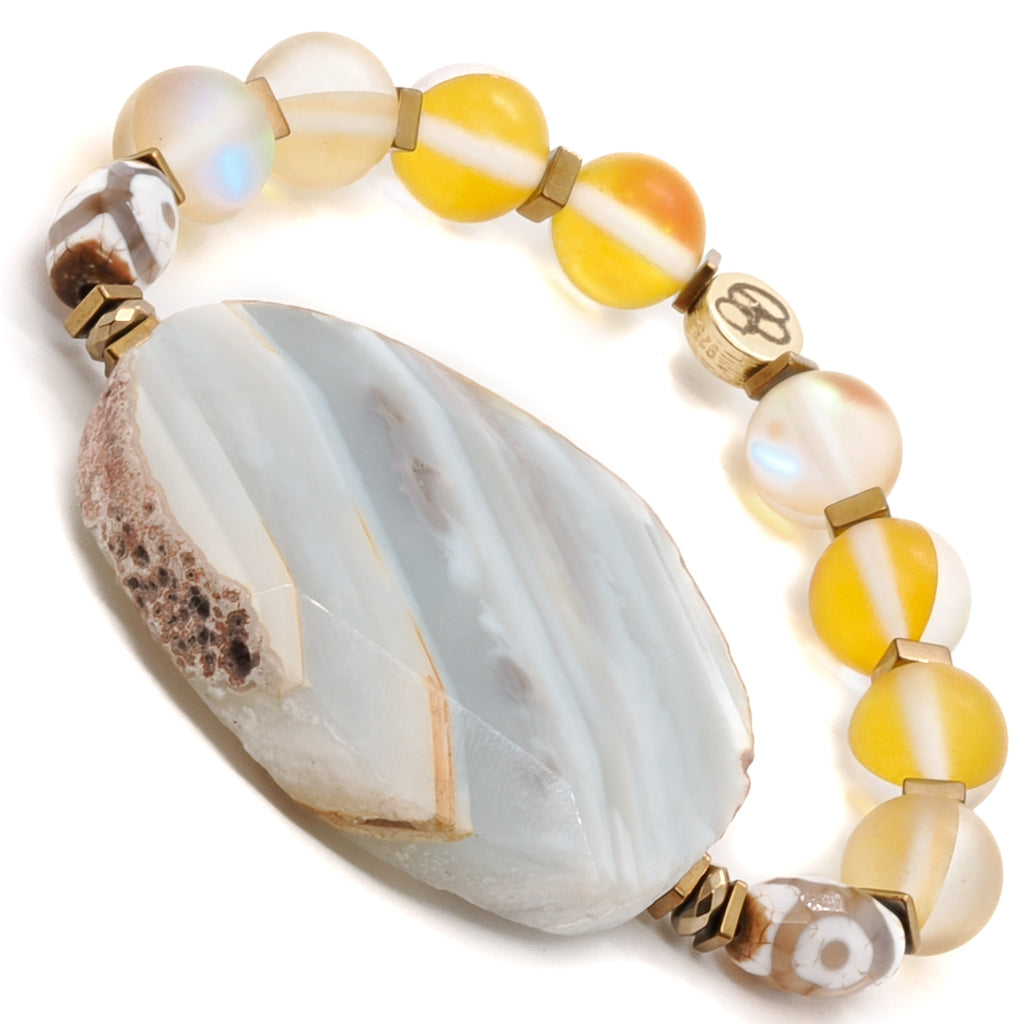 Experience the harmonious design of the Yellow Chunky Agate Bracelet, showcasing a large natural row Agate stone and shimmering cat eye beads.