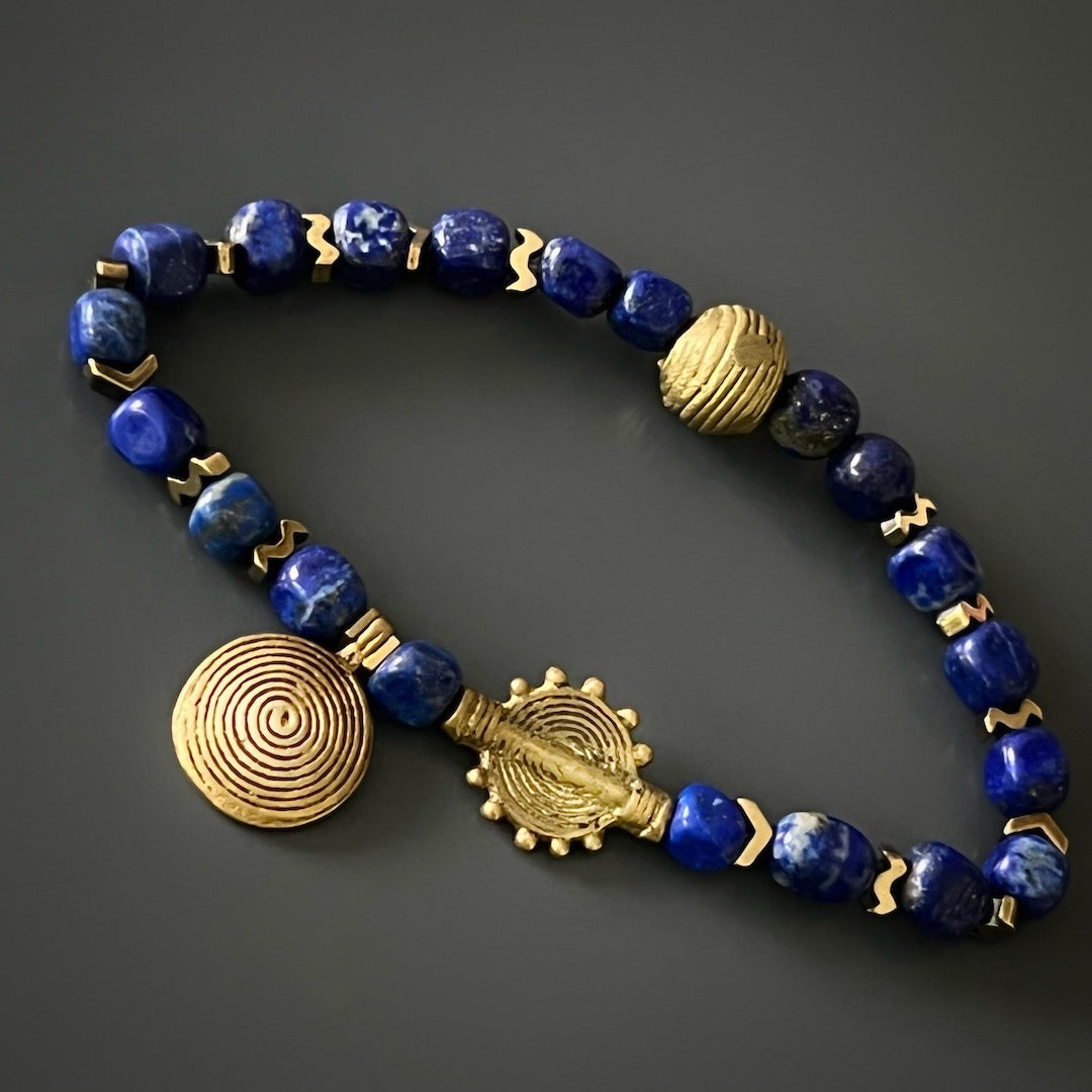 Stylish and energetic: Lapis Lazuli Nepal Anklet with gold color hematite spacers.