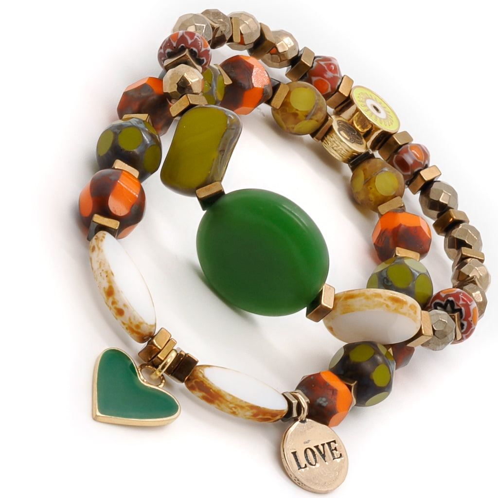 Celebrate love and cultural appreciation with the Love African Bracelet Set, featuring colorful African beads and symbolic charms.