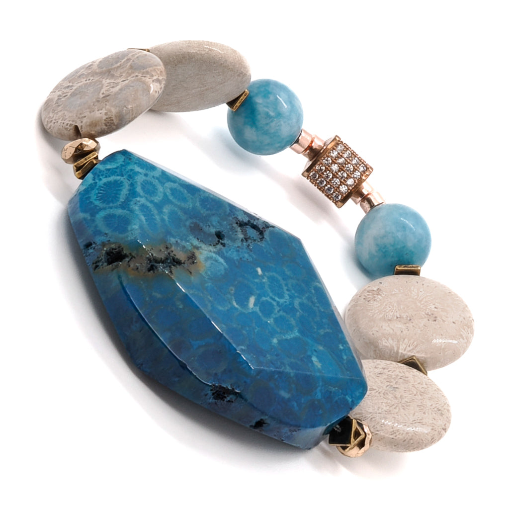 Let the New World Bracelet add a touch of elegance and transformation to your ensemble, with its blue agate gemstone beads and rose gold-plated Swarovski bead.