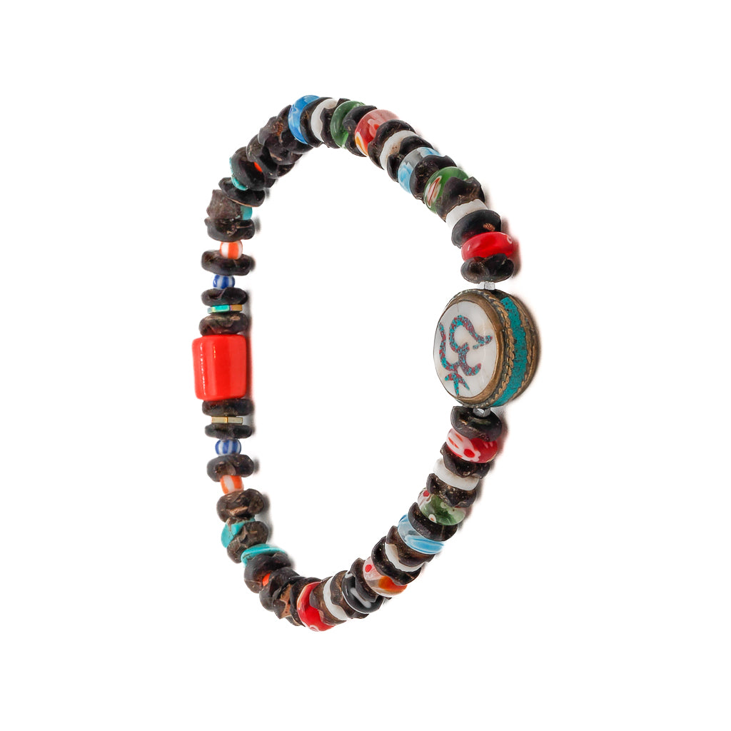 Immerse yourself in a sense of mindfulness and peace with the Om Yoga Ankle Bracelet, featuring a beautiful combination of natural beads and a spiritually inspired OM bead.