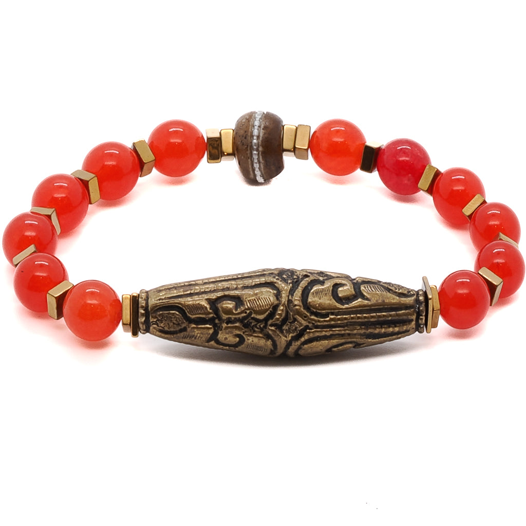 The Red Carnelian Vintage Bracelet is a stunning handmade piece of jewelry that captures the beauty and elegance of vintage designs.