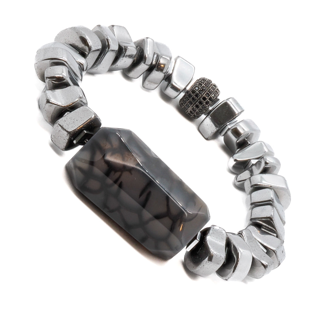 Admire the unique design of the Stylish Mila Bracelet, combining boldness and sophistication in a handmade jewelry piece.