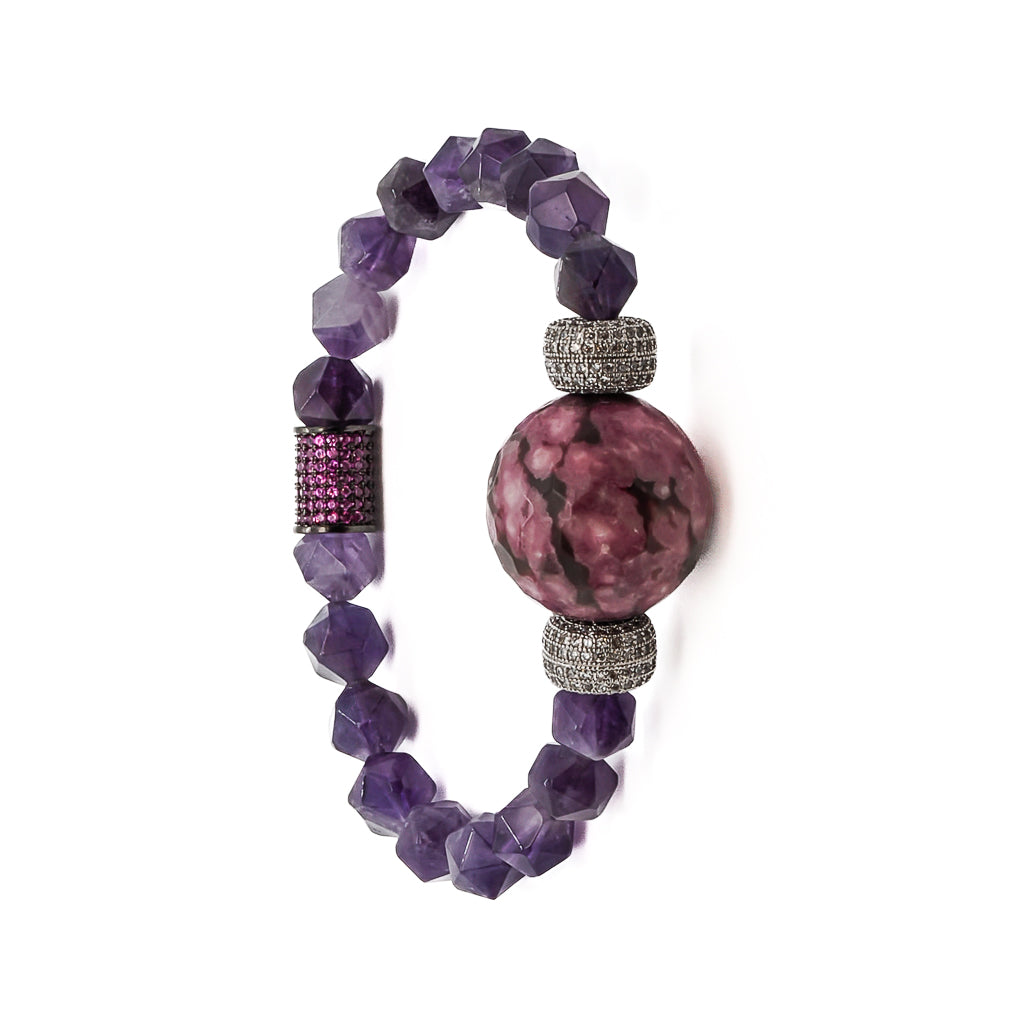Immerse yourself in the beauty of the Stylish Women Bracelet, featuring healing amethyst stones and a captivating jasper centerpiece.